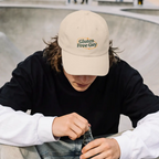 gorra beige con bordado gluten free guy